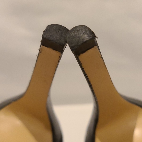 BCBG Heels 👠 - Picture 6 of 7